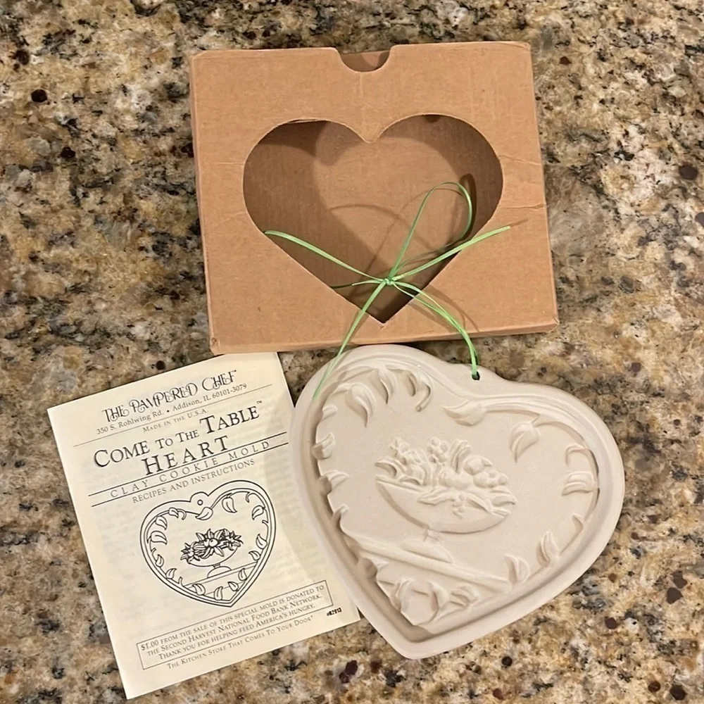 Pampered Chef Come To The Table Heart Clay Cookie Mold 1999 USA Vintage
